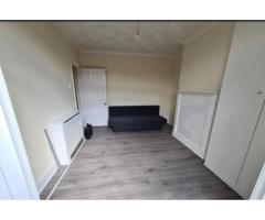 1 bed flat - Image 2