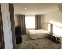 Duży pokój z prywatną łazienką