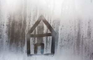 Wilgoć w domu – jak sobie radzić?