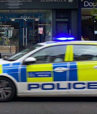 Alarmy bombowe i ewakuacje uczniów ze szkół w Southampton