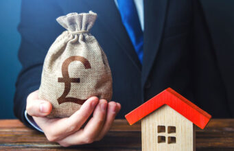 Kredytodawcy obniżają ceny kredytów hipotecznych- Bank Anglii utrzymuje stopy procentowe