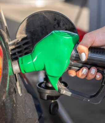 Ceny benzyny spadną, ponieważ wojna handlowa Trumpa hamuje popyt na ropę