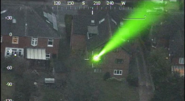 Southampton: mężczyzna aresztowany za świecenie laserem w policyjny helikopter