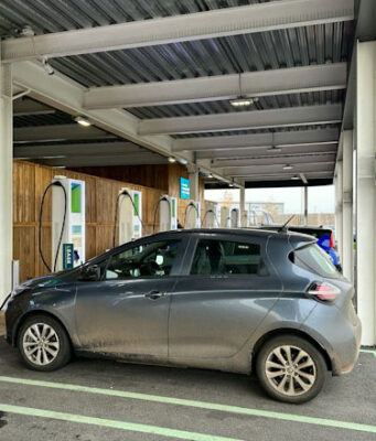 Właściciele samochodów elektrycznych niezadowoleni z infrastruktury ładowania