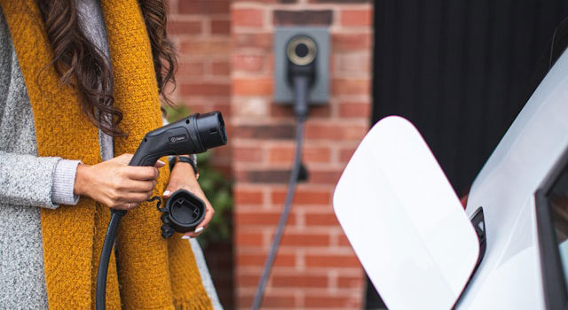 Od kwietnia przyszłego roku większość właścicieli samochodów zostanie obciążona nowym podatkiem w wysokości 410 funtów