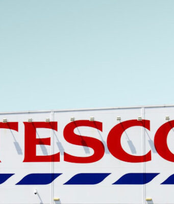 Tesco wydaje ostrzeżenie: zmiana godzin otwarcia sklepów w niedzielę