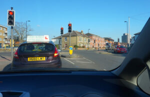 Osoby uczące się jazdy mogą musieć odczekać sześć miesięcy przed przystąpieniem do egzaminu