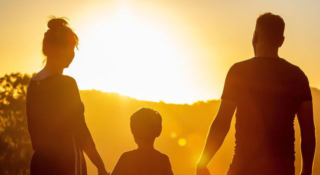 Centra rodzinne powstaną w każdej radzie w Anglii