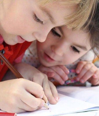 Jedno na dziesięcioro dzieci w pierwszej klasie szkoły podstawowej w Anglii jest otyłe