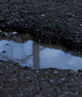 Liczba naprawionych dziur w drogach w Hampshire drastycznie spada